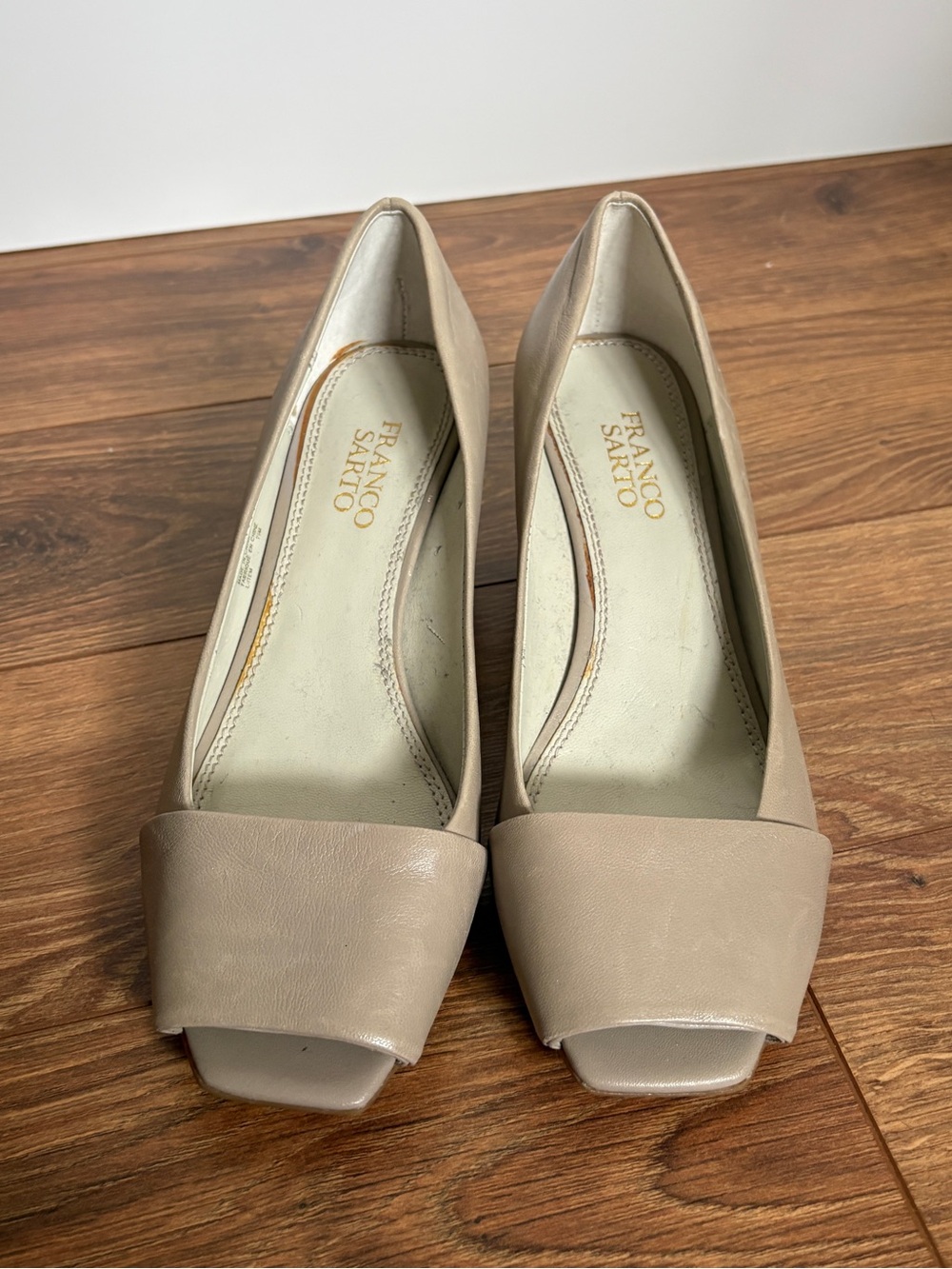 Franco Sarto Vintage 90s/Y2K Nude Leather Peep Toe Pumps